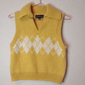 Almost Famous Fall- Winter Print Yellow/White Vest Sweater Vneck Size M-Junior